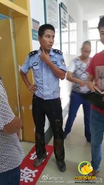 民警李飞。