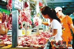 市民选购猪肉